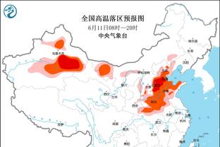 百无聊赖！因伤缺阵至今的郭艾伦 只能穿着棉袄在场边玩手机？